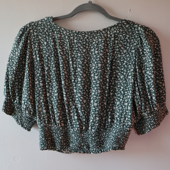 American Eagle Cottagecore Green & White Puffy Sleeves Top - Picture 7 of 8